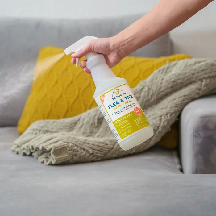 Wondercide Flea & Tick Lemongrass 16 oz couch application