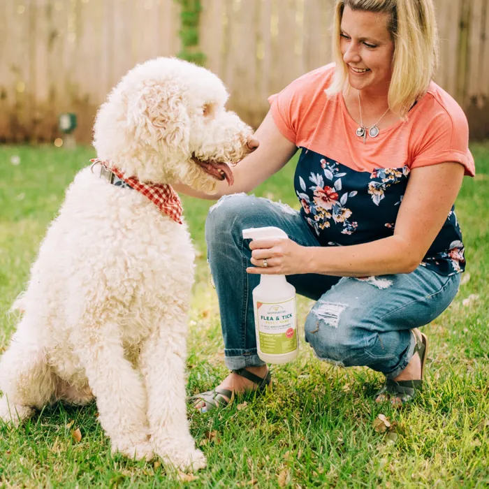 Wondercide Flea & Tick Lemongrass 16 oz spray with dog